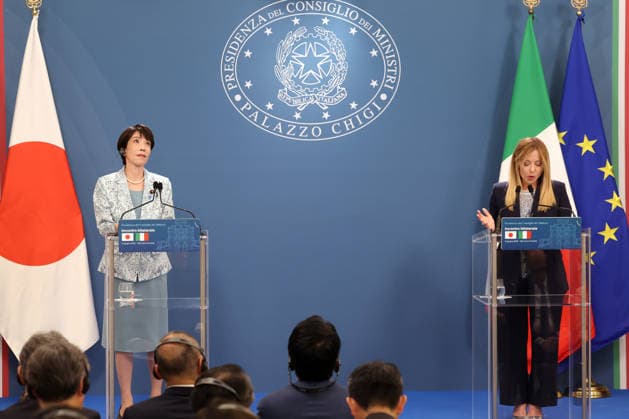 IPA85716040 - Rome, Italy June 15, 2026: At Villa Pamphilj, Prime Minister Giorgia Meloni meets with Japanese Prime Minister Sanae Takaichi. The meeting reaffirms the strength of bilateral relations and the shared commitment to strengthening cooperation and friendship between Italy and Japan in key areas of strategic interest.  Copyright: xmarcoxiacobuccix xmarcoxiacobuccix 85716040