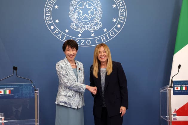 IPA85716093 - Rome, Italy June 15, 2026: At Villa Pamphilj, Prime Minister Giorgia Meloni meets with Japanese Prime Minister Sanae Takaichi. The meeting reaffirms the strength of bilateral relations and the shared commitment to strengthening cooperation and friendship between Italy and Japan in key areas of strategic interest.  Copyright: xmarcoxiacobuccix xmarcoxiacobuccix 85716093