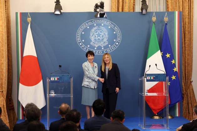 IPA85716111 - Rome, Italy June 15, 2026: At Villa Pamphilj, Prime Minister Giorgia Meloni meets with Japanese Prime Minister Sanae Takaichi. The meeting reaffirms the strength of bilateral relations and the shared commitment to strengthening cooperation and friendship between Italy and Japan in key areas of strategic interest.  Copyright: xmarcoxiacobuccix xmarcoxiacobuccix 85716111