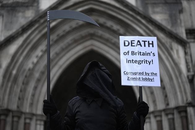 UK government wins Palestine Action appeal after court overturns ruling on ban LONDON, UNITED KINGDOM - JUNE 15: A protester dressed in black and holding a sickle in one hand is carrying a banner in the other as Pro-Palestinian demonstrators gather outside the Royal Courts of Justice, with some seen crying, after the Court of Appeal ruled that the government s ban on the direct action group Palestine Action was lawful in London, United Kingdom, on June 15, 2026. The UK Home Office has successfully challenged a High Court ruling that the banning of the Palestine Action group was unlawful, after senior judges found the proscription decision was justified and lawful. Lady Chief Justice Sue Carr said on Monday that it was not a sustainable pro  Copyright: x2026xAnadoluxRasidxNecatixAslimx