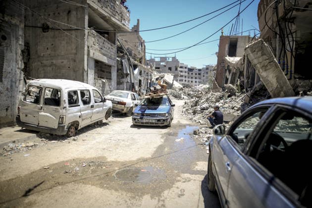 Israel plans to widen Gaza’s ‘yellow line,’ shrinking available living space for Palestinians GAZA CITY, GAZA, PALESTINE - JUNE 15: Palestinians, living in the Sanafur area of the Tuffah neighborhood, flee with their belongings due to the advance of Israeli military vehicles and the installation of concrete barriers marking the boundary known as the yellow line in Gaza City, Gaza, Palestine on June 15, 2026. Plans by the Israeli army to expand the areas under its control in Gaza are increasing concerns among Palestinians living in the region about a new wave of forced displacement and the further reduction of available living space. Saeed M. M. T. Jaras Anadolu Gaza City Gaza. Editorial use only. Please get in touch for any other usage.  Copyright: x2026xAnadoluxSaeedxM.xM.xT.xJarasx