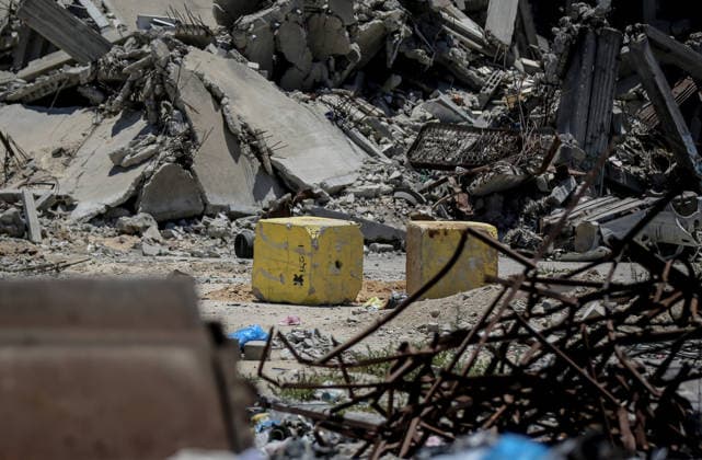Israel plans to widen Gaza’s ‘yellow line,’ shrinking available living space for Palestinians GAZA CITY, GAZA, PALESTINE - JUNE 15: Palestinians, living in the Sanafur area of the Tuffah neighborhood, flee with their belongings due to the advance of Israeli military vehicles and the installation of concrete barriers marking the boundary known as the yellow line in Gaza City, Gaza, Palestine on June 15, 2026. Plans by the Israeli army to expand the areas under its control in Gaza are increasing concerns among Palestinians living in the region about a new wave of forced displacement and the further reduction of available living space. Saeed M. M. T. Jaras Anadolu Gaza City Gaza. Editorial use only. Please get in touch for any other usage.  Copyright: x2026xAnadoluxSaeedxM.xM.xT.xJarasx