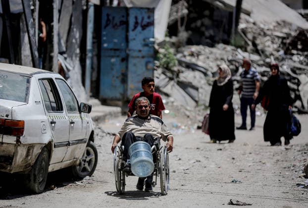 Israel plans to widen Gaza’s ‘yellow line,’ shrinking available living space for Palestinians GAZA CITY, GAZA, PALESTINE - JUNE 15: Palestinians, living in the Sanafur area of the Tuffah neighborhood, flee with their belongings due to the advance of Israeli military vehicles and the installation of concrete barriers marking the boundary known as the yellow line in Gaza City, Gaza, Palestine on June 15, 2026. Plans by the Israeli army to expand the areas under its control in Gaza are increasing concerns among Palestinians living in the region about a new wave of forced displacement and the further reduction of available living space. Saeed M. M. T. Jaras Anadolu Gaza City Gaza. Editorial use only. Please get in touch for any other usage.  Copyright: x2026xAnadoluxSaeedxM.xM.xT.xJarasx