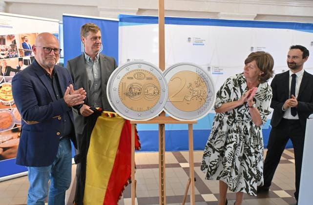 2 EURO For 100TH BIRTHDAY Of SNCB-NMBS BRUSSELS, BELGIUM - JUNE 15: Alexander De Geest General Administrator of Treasery, Jean-Luc Crucke (Les Engagés) Minister of Mobility and SNCB CEO Sophie Dutordoir and Giovanni Van de Velde are present at the Official presentation of a Belgian commemorative coin to mark the 100th anniversary of the SNCB,-NMBS.The 2-euro coin is entirely dedicated to the 100th anniversary of the SNCB -NMBS(19262026) and combines historical and contemporary elements in a design that links the past, present and future of Belgian rail..on June 15, 2026 in Brussels, Belgium, 15 06 2026 Brussels Belgium  Copyright: xBertxVanxDenxBrouckex