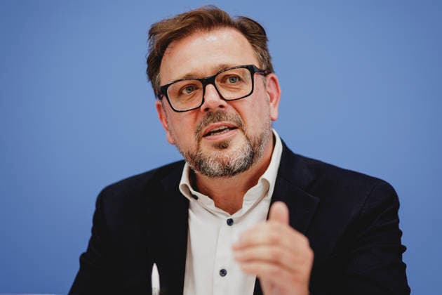 Kai Maaz, Sprecher der Autorengruppe und DIPF, Leibniz-Institut fuer Bildungsforschung und Bildungsinformation, aufgenommen im Rahmen der Pressekonferenz zur Veroeffentlichung des Berichts Bildung in Deutschland 2026 in Berlin, 15.06.2026. Berlin Deutschland *** Kai Maaz, spokesperson for the authors’ group and the DIPF (Leibniz Institute for Research and Information in Education), photographed during the press conference marking the release of the report Education in Germany 2026 in Berlin, June 15, 2026, Berlin, Germany,detected_source_language Copyright: xFlorianxGaertnerx