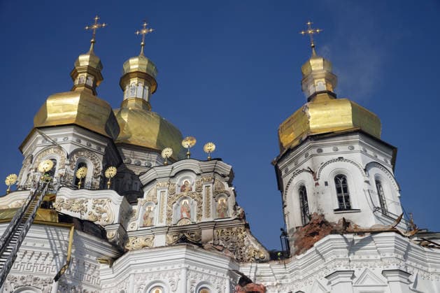 Massive Russian attack damages Kyiv Pechersk Lavra and Mystetskyi Arsenal in Kyiv The Dormition Cathedral of the Kyiv Pechersk Lavra, where the roof caught fire, shows damage caused by a massive Russian combined attack, Kyiv, Ukraine, June 15, 2026. The Russian army launched a large-scale assault on the Ukrainian capital with missiles and strike drones, killing four people and injuring 28, including children and a pregnant woman. At least 140,000 consumers were left without electricity due to damage to power grids. Residential buildings, the Kyiv Pechersk Lavra, the Mystetskyi Arsenal Museum Complex, the Dovzhenko Film Studio, and the building of the High Anti-Corruption Court sustained damage., Credit:Marianna Kotyk Ukrinform Avalon U  Copyright: xMariannaxKotykx xUkrinformx xAvalonx 1110344992