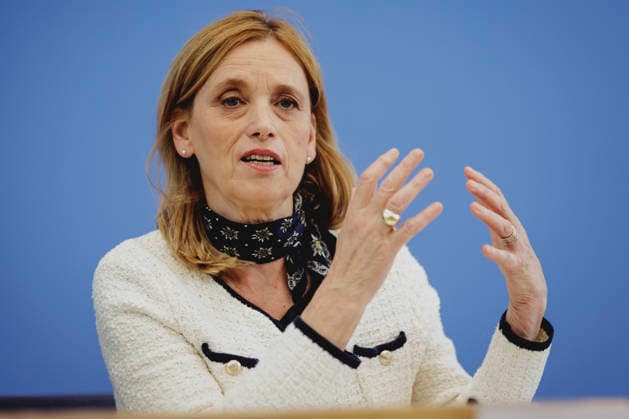 Karin Prien (CDU), Bundesministerin fuer Bildung, Familie, Senioren, Frauen und Jugend, aufgenommen im Rahmen der Pressekonferenz zur Veroeffentlichung des Berichts Bildung in Deutschland 2026 in Berlin, 15.06.2026. Berlin Deutschland *** Karin Prien (CDU), Federal Minister for Education, Family Affairs, Senior Citizens, Women, and Youth, photographed during a press conference marking the release of the report Education in Germany 2026 in Berlin, June 15, 2026, Berlin, Germany,detected_source_language Copyright: xFlorianxGaertnerx