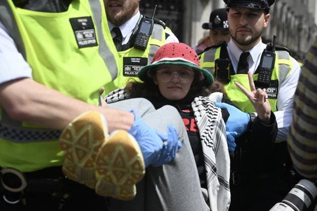 UK Court of appeal s Palestine Action decision protested in London LONDON, UK - JUNE 15: Metropolitan Police officers detain a pro-Palestine demonstrator outside the Royal Courts of Justice in London, United Kingdom on June 15, 2026. A protest was staged following the UK Court of Appeal s decision to uphold the government s ruling to designate the activist group Palestine Action as a terrorist organization, leading to police intervention and multiple arrests. Rasid Necati Aslim Anadolu London United Kingdom. Editorial use only. Please get in touch for any other usage.  Copyright: x2026xAnadoluxRasidxNecatixAslimx