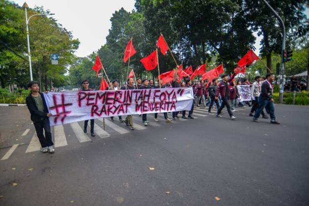 STUDENT PROTEST IN BANDUNG BANDUNG, Indonesia - June 15, 2026: Students from multiple universities protested outside the West Java Regional Representative Council building Monday, demanding a rollback of economic and military policies under President Prabowo Subianto. The rally follows nationwide demonstrations triggered by a 32% surge in fuel prices, rising living costs and expanded military involvement in civilian affairs. (Photo by Khairizal Maris JNA Press via Nexpher Images) BANDUNG West Java