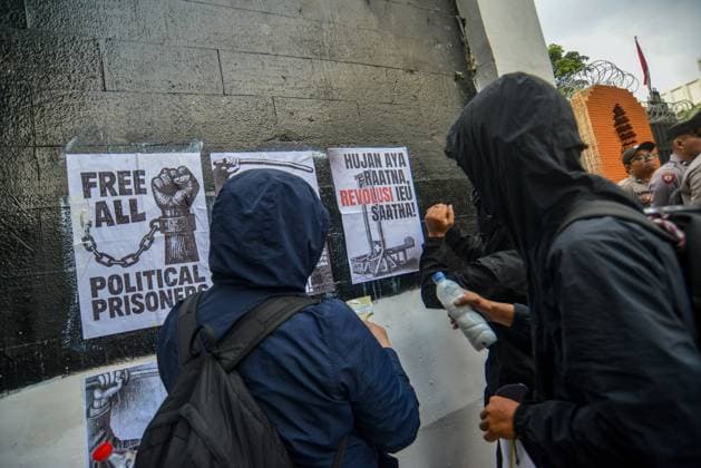 STUDENT PROTEST IN BANDUNG BANDUNG, Indonesia - June 15, 2026: Students from multiple universities protested outside the West Java Regional Representative Council building Monday, demanding a rollback of economic and military policies under President Prabowo Subianto. The rally follows nationwide demonstrations triggered by a 32% surge in fuel prices, rising living costs and expanded military involvement in civilian affairs. (Photo by Khairizal Maris JNA Press via Nexpher Images) BANDUNG West Java
