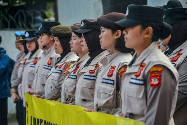 STUDENT PROTEST IN BANDUNG BANDUNG, Indonesia - June 15, 2026: Students from multiple universities protested outside the West Java Regional Representative Council building Monday, demanding a rollback of economic and military policies under President Prabowo Subianto. The rally follows nationwide demonstrations triggered by a 32% surge in fuel prices, rising living costs and expanded military involvement in civilian affairs. (Photo by Khairizal Maris JNA Press via Nexpher Images) BANDUNG West Java