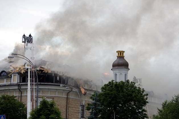 Massive Russian Attack Damages Kyiv Pechersk Lavra and Mystetskyi Arsenal - Kyiv Firefighters use an aerial platform to extinguish a fire at the Mystetskyi Arsenal National Cultural, Art and Museum Complex, caused by a massive Russian combined attack, Kyiv, Ukraine, June 15, 2026. The Russian army launched a large-scale assault on the Ukrainian capital with missiles and strike drones, killing four people and injuring 28, including children and a pregnant woman. At least 140,000 consumers were left without electricity due to damage to power grids. Residential buildings, the Kyiv Pechersk Lavra, the Mystetskyi Arsenal Museum Complex, the Dovzhenko Film Studio, and the building of the High Anti-Corruption Court sustained damage. (Photo by Mari  Copyright: xUkrinform ABACAx