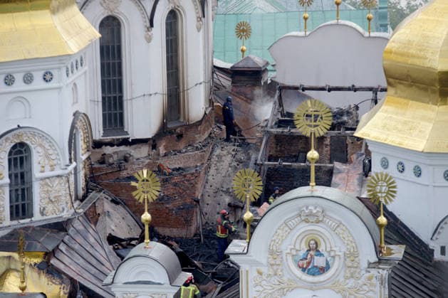 Massive Russian Attack Damages Kyiv Pechersk Lavra and Mystetskyi Arsenal - Kyiv A firefighter works on the roof of the Dormition Cathedral at the Kyiv Pechersk Lavra that caught fire during a massive Russian combined attack, Kyiv, Ukraine, June 15, 2026. The Russian army launched a large-scale assault on the Ukrainian capital with missiles and strike drones, killing four people and injuring 28, including children and a pregnant woman. At least 140,000 consumers were left without electricity due to damage to power grids. Residential buildings, the Kyiv Pechersk Lavra, the Mystetskyi Arsenal Museum Complex, the Dovzhenko Film Studio, and the building of the High Anti-Corruption Court sustained damage. (Photo by Marianna Kotyk Ukrinform ABACA  Copyright: xUkrinform ABACAx