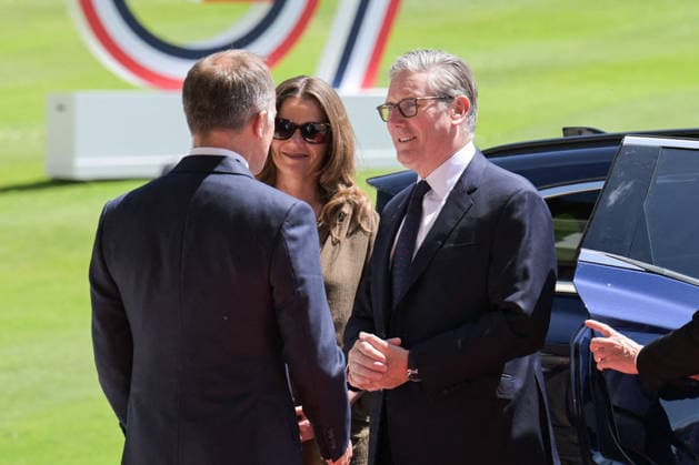 G7 Summit - Arrivals Britain s Prime Minister Keir Starmer arrives with his wife Victoria Starmer and British Ambassador to France Thomas Drew to the Hotel Royal ahead of the start of the G7 summit, in Evian, eastern France, on June 15, 2026. A G7 summit is set to take place June 15 to 17 in the French town of Evian-les-Bains near Switzerland and it will be attended by country leaders as well as the EU s foreign policy chief and ministers from Brazil, Canada, the United Arab Emirates and Turkey. Photo by Ammar Abd Rabbo ABACAPRESS.COM Evian France  Copyright: xAbdxRabboxAmmar ABACAx