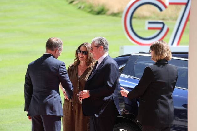 British Prime Minister Keir Starmer and his wife Victoria Starmer are greeted by Thomas Drew, the British Ambassador, upon their arrival in Evian ahead of the G7 Summit on June 15, 2026. On this occasion, heads of state and government will coordinate their response to international crises, including Russia’s war of aggression against Ukraine and the conflict in the Near and Middle East. They will discuss major global imbalances, which fuel geopolitical, trade, and financial tensions. They will also examine the conditions for sustainable and shared economic growth, the renewal of international partnerships, and the strengthening of economic security, including the diversification of supply chains for critical minerals Jacovides Bestimage Br  Copyright: xDOMINIQUExJACOVIDESx xBESTIMAGExDOMINIQUExJACOVIDESx xBESTIMAGEx