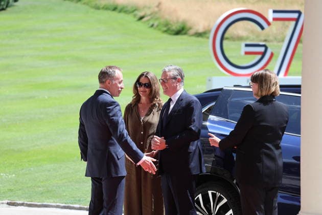 British Prime Minister Keir Starmer and his wife Victoria Starmer are greeted by Thomas Drew, the British Ambassador, upon their arrival in Evian ahead of the G7 Summit on June 15, 2026. On this occasion, heads of state and government will coordinate their response to international crises, including Russia’s war of aggression against Ukraine and the conflict in the Near and Middle East. They will discuss major global imbalances, which fuel geopolitical, trade, and financial tensions. They will also examine the conditions for sustainable and shared economic growth, the renewal of international partnerships, and the strengthening of economic security, including the diversification of supply chains for critical minerals Jacovides Bestimage Br  Copyright: xDOMINIQUExJACOVIDESx xBESTIMAGExDOMINIQUExJACOVIDESx xBESTIMAGEx