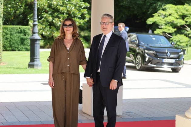 British Prime Minister Keir Starmer and his wife Victoria Starmer are greeted by Thomas Drew, the British Ambassador, upon their arrival in Evian ahead of the G7 Summit on June 15, 2026. On this occasion, heads of state and government will coordinate their response to international crises, including Russia’s war of aggression against Ukraine and the conflict in the Near and Middle East. They will discuss major global imbalances, which fuel geopolitical, trade, and financial tensions. They will also examine the conditions for sustainable and shared economic growth, the renewal of international partnerships, and the strengthening of economic security, including the diversification of supply chains for critical minerals Jacovides Bestimage Br  Copyright: xDOMINIQUExJACOVIDESx xBESTIMAGExDOMINIQUExJACOVIDESx xBESTIMAGEx