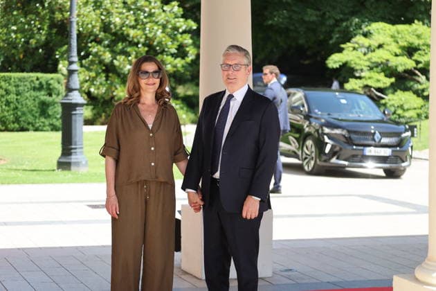 British Prime Minister Keir Starmer and his wife Victoria Starmer are greeted by Thomas Drew, the British Ambassador, upon their arrival in Evian ahead of the G7 Summit on June 15, 2026. On this occasion, heads of state and government will coordinate their response to international crises, including Russia’s war of aggression against Ukraine and the conflict in the Near and Middle East. They will discuss major global imbalances, which fuel geopolitical, trade, and financial tensions. They will also examine the conditions for sustainable and shared economic growth, the renewal of international partnerships, and the strengthening of economic security, including the diversification of supply chains for critical minerals Jacovides Bestimage Br  Copyright: xDOMINIQUExJACOVIDESx xBESTIMAGExDOMINIQUExJACOVIDESx xBESTIMAGEx
