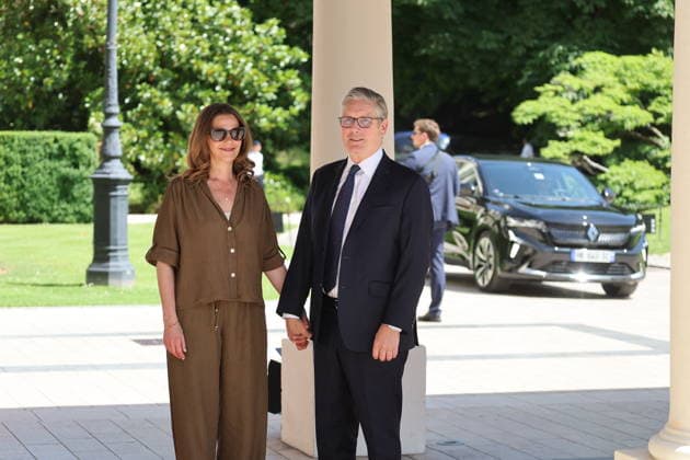 British Prime Minister Keir Starmer and his wife Victoria Starmer are greeted by Thomas Drew, the British Ambassador, upon their arrival in Evian ahead of the G7 Summit on June 15, 2026. On this occasion, heads of state and government will coordinate their response to international crises, including Russia’s war of aggression against Ukraine and the conflict in the Near and Middle East. They will discuss major global imbalances, which fuel geopolitical, trade, and financial tensions. They will also examine the conditions for sustainable and shared economic growth, the renewal of international partnerships, and the strengthening of economic security, including the diversification of supply chains for critical minerals Jacovides Bestimage Br  Copyright: xDOMINIQUExJACOVIDESx xBESTIMAGExDOMINIQUExJACOVIDESx xBESTIMAGEx