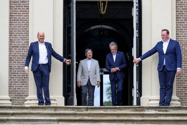 Apeldoorn, The Netherlands, 2026-06-15 15:13:35 APELDOORN, 15-06-2026, Het Loo Palace At the invitation of King Willem Alexander and Queen Maxima, Emperor Naruhito of Japan is paying a state visit to the Netherlands. Emperor Naruhito is accompanied by Empress Masako. The state visit is a confirmation of the close and historic relationship between Japan and the Netherlands. The countries share 426 years of bilateral relations. PHOTO: NLBeeld Patrick van Emst In the photo: Emperor Naruhito for a photo opportunity at Het Loo Palace with the Director of the Palace - Frans van der Avert Credit: NL Beeld Patrick van Emst  Copyright: xx x