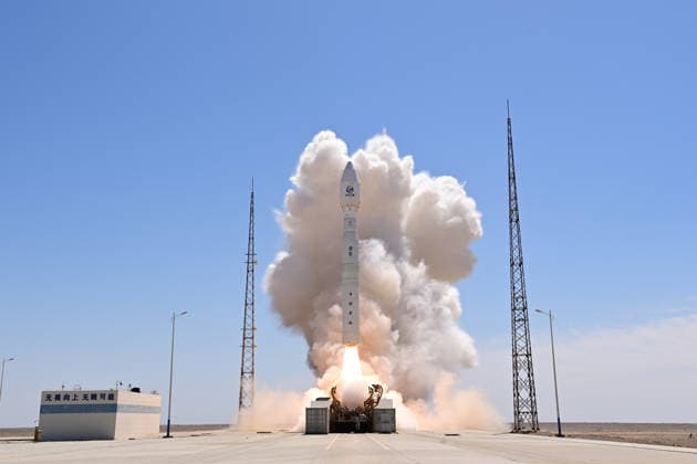 (260615) -- JIUQUAN, June 15, 2026 -- A Lijian-1 Y14 carrier rocket blasts off from a commercial space innovation pilot zone in northwest China, on June 15, 2026. The rocket blasted off at 11:44 a.m. (Beijing Time) from a commercial space innovation pilot zone in northwest China and successfully sent eight satellites into the planned orbit. (Photo by Xinhua) (EyesOnSci) CHINA-SATELLITES-LAUNCH (CN) WangxJiangbo 