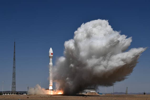 (260615) -- JIUQUAN, June 15, 2026 -- A Lijian-1 Y14 carrier rocket blasts off from a commercial space innovation pilot zone in northwest China, on June 15, 2026. The rocket blasted off at 11:44 a.m. (Beijing Time) from a commercial space innovation pilot zone in northwest China and successfully sent eight satellites into the planned orbit. (Photo by Xinhua) (EyesOnSci) CHINA-SATELLITES-LAUNCH (CN) WangxJiangbo 