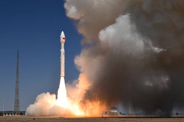 (260615) -- JIUQUAN, June 15, 2026 -- A Lijian-1 Y14 carrier rocket blasts off from a commercial space innovation pilot zone in northwest China, on June 15, 2026. The rocket blasted off at 11:44 a.m. (Beijing Time) from a commercial space innovation pilot zone in northwest China and successfully sent eight satellites into the planned orbit. (Photo by Xinhua) (EyesOnSci) CHINA-SATELLITES-LAUNCH (CN) WangxJiangbo 