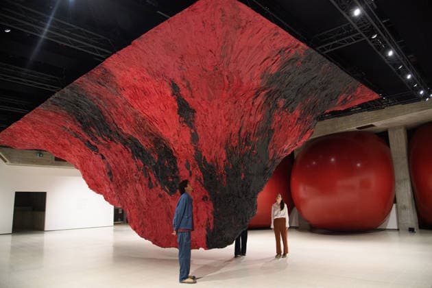Anish Kapoor Photocall at Hayward Gallery, London, UK A staff member views Mount Moriah at the Gate of the Ghetto by Anish Kapoor as part of an exhibition by Anish Kapoor at Hayward Gallery, London, England, UK on Monday 15 June, 2026 which runs from Tue 16 June 2026 to Sun 18 October 2026., Credit:Justin Ng Avalon UK, England, London, Hayward Gallery  Copyright: xJustinxNgx xAvalonx 1110355358