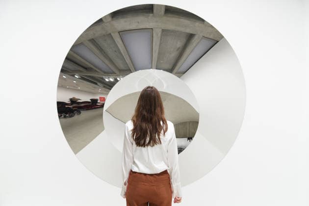 Anish Kapoor Photocall at Hayward Gallery, London, UK A staff member views Untitled by Anish Kapoor as part of an exhibition by Anish Kapoor at Hayward Gallery, London, England, UK on Monday 15 June, 2026 which runs from Tue 16 June 2026 to Sun 18 October 2026., Credit:Justin Ng Avalon UK, England, London, Hayward Gallery  Copyright: xJustinxNgx xAvalonx 1110355408