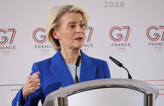 G 7 France 15.06.2026, France, Evian, G 7 meeting , 52nd Treffen der Regierungschefs, im Kurort Evian am Genfer See, Auftaktpressekonferenz, Ursula von der Leyen, Ratspräsident Antonio Costa, Gestik, Portrait, Baum, Haus, Gelänbde, Resort, Hotel, Terasse, Tisch Evian région Auvergne-Rhône-Alpes, France *** G7 France June 15, 2026, France, Evian, G7 meeting, 52nd meeting of heads of government, in the spa town of Evian on Lake Geneva, opening press conference, Ursula von der Leyen, Council President Antonio Costa, gestures, portrait, tree, house, railing, resort, hotel, terrace, table, Evian, Auvergne-Rhône-Alpes region, France,detected_source_language