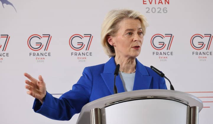 G 7 France 15.06.2026, France, Evian, G 7 meeting , 52nd Treffen der Regierungschefs, im Kurort Evian am Genfer See, Auftaktpressekonferenz, Ursula von der Leyen, Ratspräsident Antonio Costa, Gestik, Portrait, Baum, Haus, Gelänbde, Resort, Hotel, Terasse, Tisch Evian région Auvergne-Rhône-Alpes, France *** G7 France June 15, 2026, France, Evian, G7 meeting, 52nd meeting of heads of government, in the spa town of Evian on Lake Geneva, opening press conference, Ursula von der Leyen, Council President Antonio Costa, gestures, portrait, tree, house, railing, resort, hotel, terrace, table, Evian, Auvergne-Rhône-Alpes region, France,detected_source_language