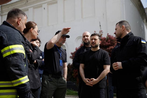 Ukrainian Leaders Visit Kyiv Pechersk Lavra After Russian Attack - Kyiv Head of the State Emergency Service of Ukraine Andrii Danyk, Prime Minister of Ukraine Yuliia Svyrydenko, Director General of the Kyiv Pechersk Lavra National Preserve Maksym Ostapenko, President of Ukraine Volodymyr Zelenskyy and Minister of Internal Affairs of Ukraine Ihor Klymenko (L to R) visit the Kyiv Pechersk Lavra, where the roof of the Dormition Cathedral caught fire during a massive Russian combined attack, Kyiv, Ukraine, June 15, 2026. The Russian army launched a large-scale assault on the Ukrainian capital with missiles and strike drones, killing four people and injuring 28, including children and a pregnant woman. At least 140,000 consumers were left withou  Copyright: xUkrinform ABACAx