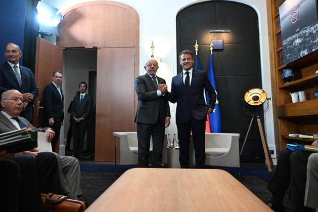 President Lula Meets President Macron At G7 Summit - France Brazilian President Luiz Inacio Lula da Silva meets French President Emmanuel Macron during the G7 summit in Evian-les-Bains, France on June 15, 2026. Photo by Jeanne Accorsini Pool ABACAPRESS.COM EVIAN France  Copyright: xAccorsinixJeanne Pool ABACAx