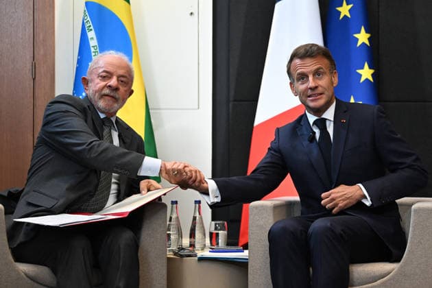 President Lula Meets President Macron At G7 Summit - France Brazilian President Luiz Inacio Lula da Silva meets French President Emmanuel Macron during the G7 summit in Evian-les-Bains, France on June 15, 2026. Photo by Jeanne Accorsini Pool ABACAPRESS.COM EVIAN France  Copyright: xAccorsinixJeanne Pool ABACAx