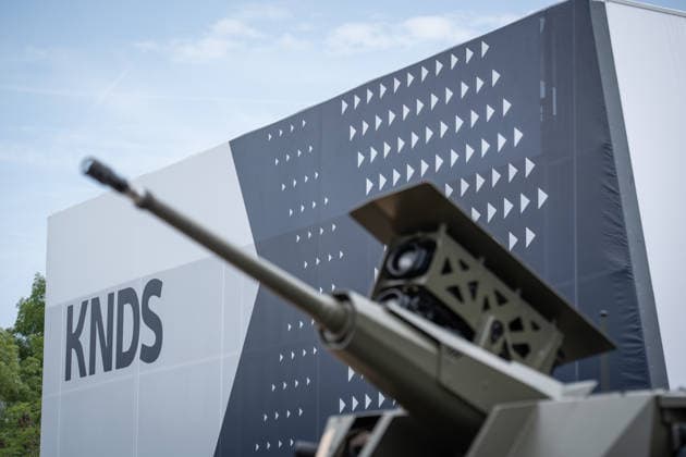 Messestand des Rüstungskonzerns KNDS;Rüstungsmesse Eurosatory 2026 in Parc des Expositions de Paris Nord Villepinte, Villepinte Paris France Parc des Expositions de Paris No *** Exhibition booth of the defense contractor KNDS at the Eurosatory 2026 defense exhibition at the Parc des Expositions de Paris Nord Villepinte, Villepinte, Paris, France, Parc des Expositions de Paris No.,detected_source_language