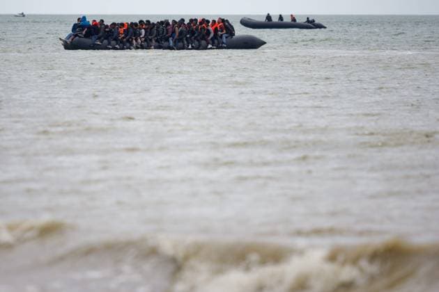 Migrants depart by taxi boat in Dannes PHOTOPQR VOIX DU NORD JOHAN BEN AZZOUZ 06 15 2026 Dannes, June 15, 2026 Migrants depart by taxi boat with young children on Dannes Beach Amid the confusion, firefighters and lifeguards equipped the youngest children with life jackets and accompanied them into the water to the makeshift boat. Their presence likely helped prevent a tragedy. PHOTO JOHAN BEN AZZOUZ LA VOIX DU NORD Departure of migrants by taxi boat with young children on the beach at Dannes on June 15, 2026 Northern France,detected_source_language  Copyright: xPHOTOPQR VOIXxDUxNORD MAXPPPxJOHANxBENxAZZOUZx 20260615VDN4159 20260615VDN4159