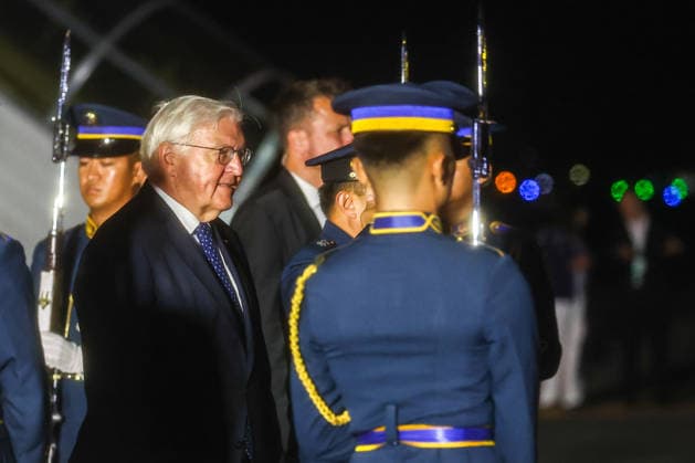 Frank-Walter Steinmeier arrives in Philippines on state visit PASAY CITY, PHILIPPINES - JUNE 15: Germany s President Frank-Walter Steinmeier inspects the honor guards, as he arrives in the country on a two-day state visit, at an airbase in Pasay City, Metro Manila, Philippines, on June 15, 2026. As the first president of the European country to visit the Southeast Asian nation since 1963, Frank-Walter Steinmeier is expected to meet with Philippine President Ferdinand Bongbong Romualdez Marcos Jr. to discuss issues regarding defense and maritime cooperation in the Indo-Pacific region, trade and investment, climate change, renewable energy, as well as ASEAN developments and opportunities, according to the Presidential Communications Office.  Copyright: x2026xAnadoluxDanielxCengx