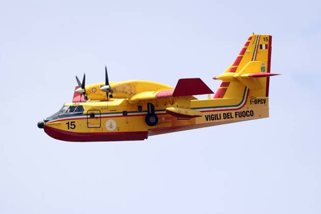 IPA85724849 - A MAJOR FIRE IN SALEMI, NEAR TRAPANI, HAS BEEN BURNING FOR THREE DAYS; 1,200 HECTARES OF FOREST HAVE GONE UP IN SMOKE. The photo shows a Canadair aircraft helping to extinguish the fire.  Copyright: xAlbertoxLoxBiancox xAlbertoxLoxBianco Fotogrammax 85724849