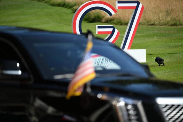 Donald Trump Arrives At G7 Summit - France U.S. President Donald Trump arrives for the G7 summit in Evian-les-Bains, France, Monday, June 15, 2026. Photo by Jeanne Accorsini Pool ABACAPRESS.COM Evian-les-Bains France  Copyright: xAccorsinixJeanne Pool ABACAx