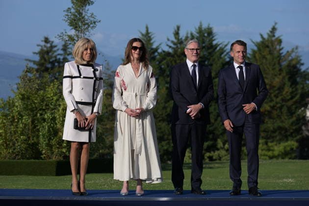 RECORD DATE NOT STATED G7 Summit - Welcoming Ceremony By President Macron And Wife British Prime Minister Keir Starmer and his wife, Victoria Starmer at the official welcoming ceremony hosted by French President Emmanuel Macron and his wife and first lady, Brigitte Macron during G7 Summit at the Hotel Royal in Evian-les-Bains, France on June 15, 2026. A G7 summit is set to take place June 15 to 17 in the French town of Evian-les-Bains near Switzerland and it will be attended by country leaders as well as the EU s foreign policy chief and ministers from Brazil, Canada, the United Arab Emirates and Turkey. Photo by Ammar Abd Rabbo ABACAPRESS.COM Evian-les-Bains France  Copyright: xAbdxRabboxAmmar ABACAx