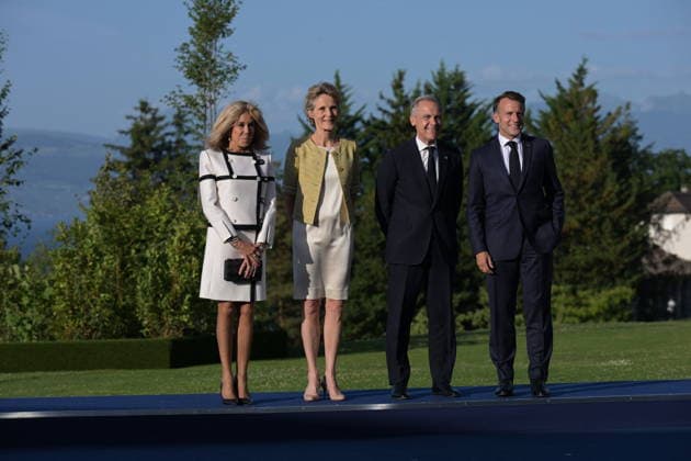 RECORD DATE NOT STATED G7 Summit - Welcoming Ceremony By President Macron And Wife Canadian Prime Minister Mark Carney and his wife Diana Fox Carney at the official welcoming ceremony hosted by French President Emmanuel Macron and his wife and first lady, Brigitte Macron during G7 Summit at the Hotel Royal in Evian-les-Bains, France on June 15, 2026. A G7 summit is set to take place June 15 to 17 in the French town of Evian-les-Bains near Switzerland and it will be attended by country leaders as well as the EU s foreign policy chief and ministers from Brazil, Canada, the United Arab Emirates and Turkey. Photo by Ammar Abd Rabbo ABACAPRESS.COM Evian-les-Bains France  Copyright: xAbdxRabboxAmmar ABACAx