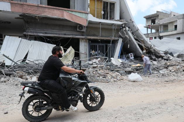 Lebanese residents return to the rubble of their homes in Nabatieh NABATIEH, LEBANON - JUNE 15: A view of the destruction as Lebanese residents return to their homes following the agreement reached between the U.S. and Iran in Nabatieh, Lebanon on June 15, 2026. Houssam Shbaro Anadolu Nabatieh Lebanon. Editorial use only. Please get in touch for any other usage.  Copyright: x2026xAnadoluxHoussamxShbarox