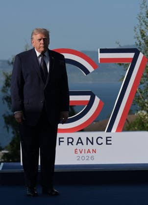RECORD DATE NOT STATED G7 Summit - Welcoming Ceremony By President Macron And Wife U.S. President Donald Trump at the official welcoming ceremony hosted by French President Emmanuel Macron (not pictured) and his wife First Lady of France, Brigitte Macron (not pictured) during G7 Summit at the Hotel Royal in Evian-les-Bains, France on June 15, 2026. A G7 summit is set to take place June 15 to 17 in the French town of Evian-les-Bains near Switzerland and it will be attended by country leaders as well as the EU s foreign policy chief and ministers from Brazil, Canada, the United Arab Emirates and Turkey. Photo by Ammar Abd Rabbo ABACAPRESS.COM Evian-les-Bains France  Copyright: xAbdxRabboxAmmar ABACAx