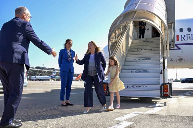 Italian President Giorgia Meloni arrives in Geneva, Switzerland, on Monday, June 15, 2026, to attend the G7 Summit in Evian, France. Upon her arrival at Geneva airport, she was welcomed by the President of the Swiss Confederation, Guy Parmelin.  WAX2026061517 SWITZERLANDxFDFA