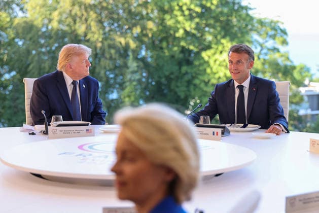 French President Emmanuel Macron and U.S. President Donald Trump at a working dinner to address major international challenges on the sidelines of the G7 summit at the Hotel Royal Evian in Évian-les-Bains, France, on June 15, 2026 Dominique Jacovides Bestimage U.S. President Donald Trump and French President Emmanuel Macron participate in a working dinner on June 15 in Évian-les-Bains, France during the G7 summit at the Hotel Royal Evian on June 15, 2026 Évian-les-Bains, France,detected_source_language  Copyright: xDOMINIQUExJACOVIDESx xBESTIMAGExDOMINIQUExJACOVIDESx xBESTIMAGEx