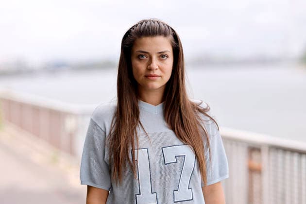 Schauspielerin Altine Emini (Rolle: Teamassistentin Samira Leka Sam) bei einem Set-Termin zur ZDF-Krimi-Serie WaPo Duisburg in Niehl. Köln, 15.06.2026 NRW Deutschland *** Actress Altine Emini as Samira Leka Sam, a production assistant, at a filming location for the ZDF crime series WaPo Duisburg in Niehl, Cologne, June 15, 2026, North Rhine-Westphalia, Germany,detected_source_language Copyright: xChristophxHardtx