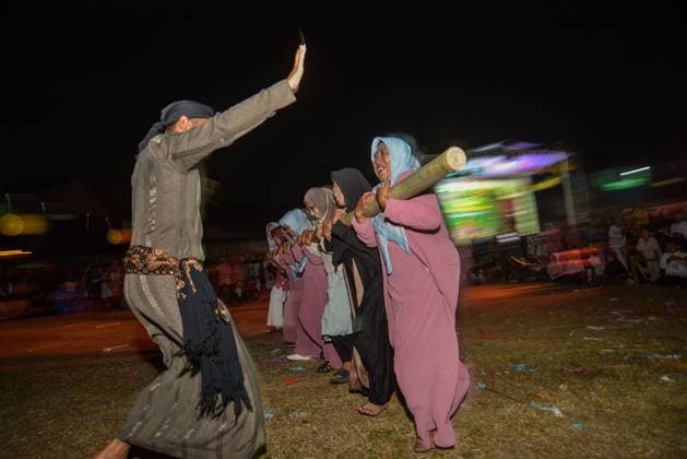 CELEBRATE ISLAMIC NEW YEAR IN BANDUNG BANDUNG REGENCY, WEST JAVA, INDONESIA JUNE 15, 2026: Residents participate in celebrations marking the Islamic New Year, 1 Muharram 1448 Hijri, in Cibiru Hilir Village, Bandung Regency. The festivities featured traditional cultural performances, including fire soccer, fire breathing demonstrations, the crazy bamboo dance, and a torchlight parade. BANDUNG West Java Indonesia Copyright: x xKhairizalxMarisx xJNAxPressx