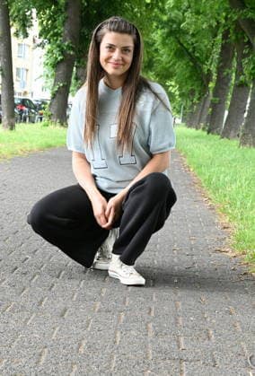 Schauspielerin Altine Emini ( spielt Teamassistentin Sam Leka ) bei der Vorstellung der neuen Schauspieler in der ARD Serie WaPo Duisburg *** Actress Altine Emini plays team assistant Sam Leka in the introduction of the new cast members in the ARD series WaPo Duisburg,detected_source_language