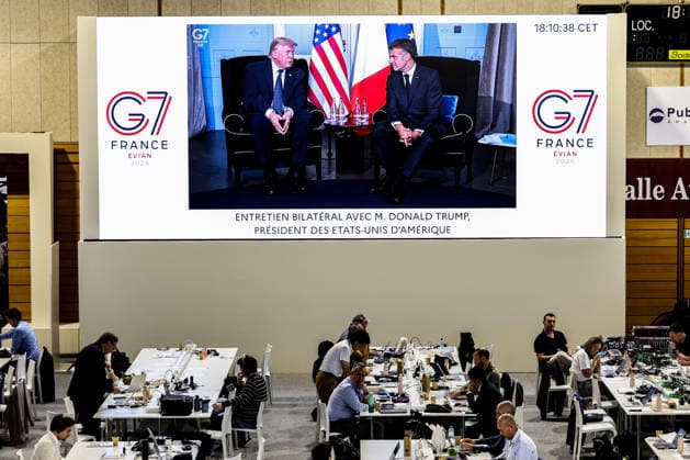 June 15, 2026, Evian-Les-Bains, France, European Union: Journalists watch inside the IMC as U.S. President DONALD TRUMP and French President EMMANUEL MACRON are broadcast during the opening day of the G7 summit in Evian-les-Bains. Evian-Les-Bains European Union - ZUMAo116 20260615_znp_o116_054 Copyright: xBiancaxOterox