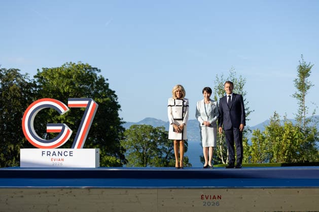(260615) -- EVIAN, June 15, 2026 -- French President Emmanuel Macron (R) and Japanese Prime Minister Sanae Takaichi (C) pose for photos during the G7 summit in Evian, France, June 15, 2026. The Group of Seven (G7) summit kicked off on Monday in Evian, a town in eastern France, against the backdrop of massive demonstration. ( Handout via Xinhua) FRANCE-EVIAN-G7 SUMMIT-KICK OFF FrenchxMinistryxofxEuropexandxForeignxAffairs 